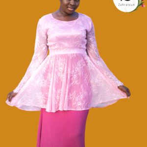 Robe dentelle et plissée rose bonbon