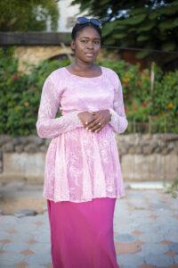 Robe dentelle et plissée rose bonbon
