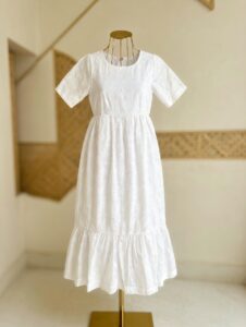 Robe blanche brodée enfant Aïssatou
