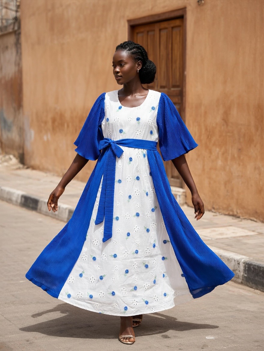 Robe à fleur dentelle bleu et blanc – Image 2