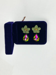 Boucles d’oreilles florales vertes multicolores