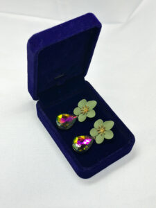 Boucles d’oreilles florales vertes multicolores