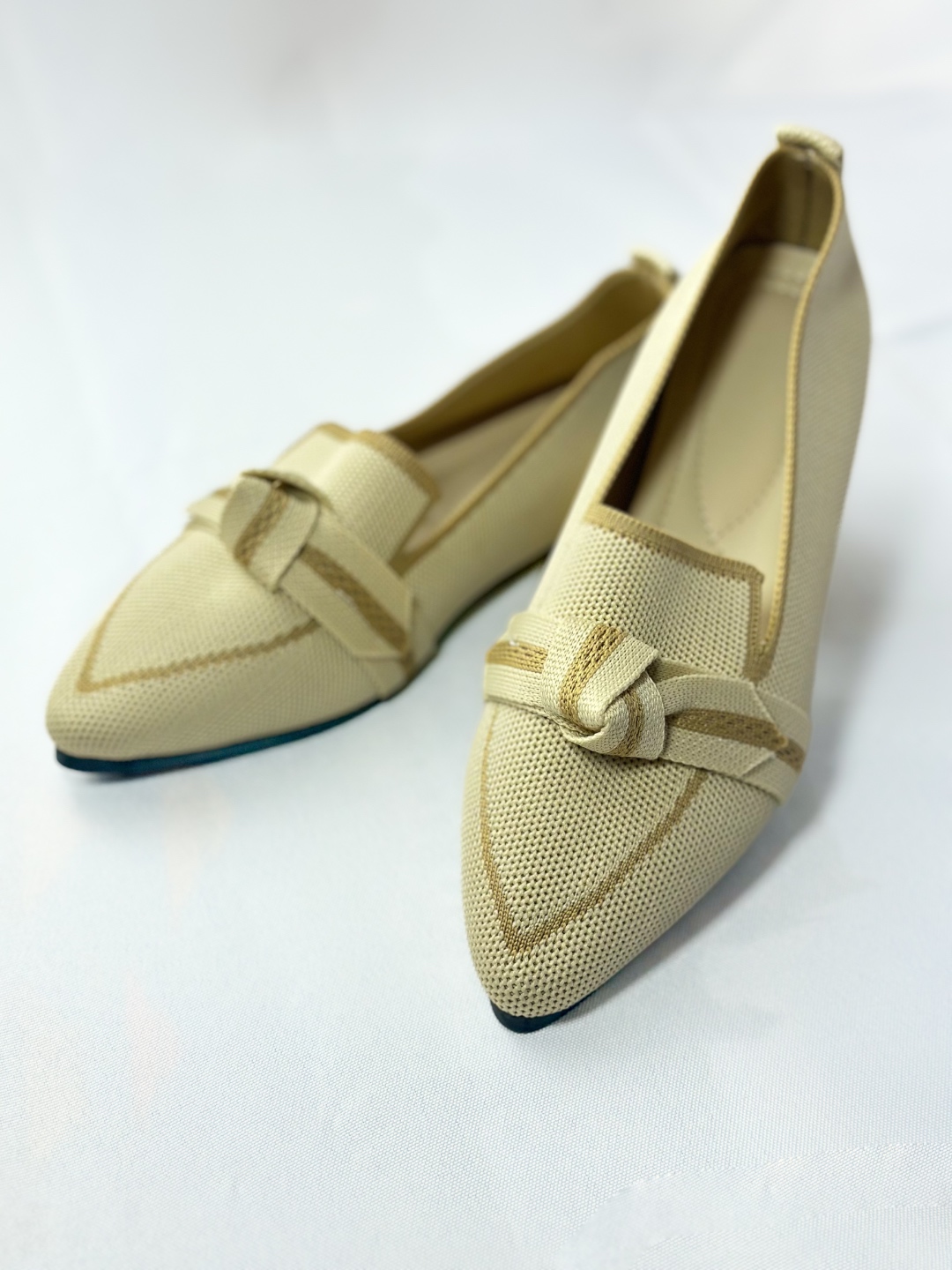Ballerines beige doré pour femme avec nœud décoratif