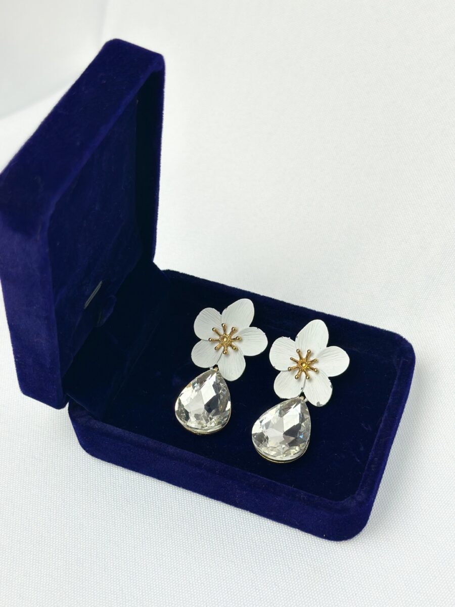 Boucles d’oreilles florales blanches