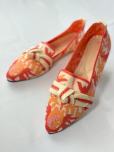 Mocassins imprimés orange et beige pour femme